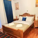 Cleopatrahouse *