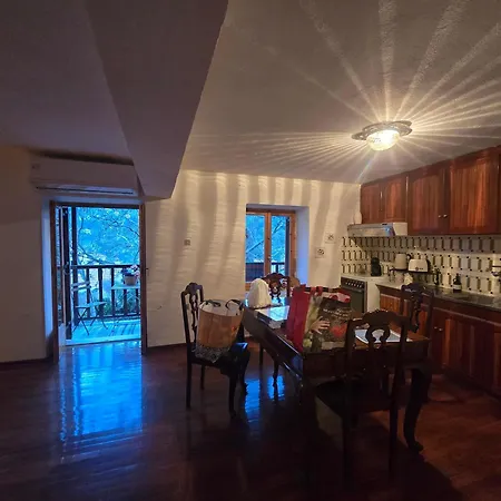 Cleopatrahouse *