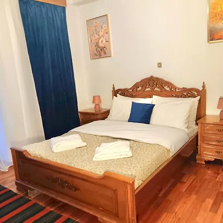 Cleopatrahouse *